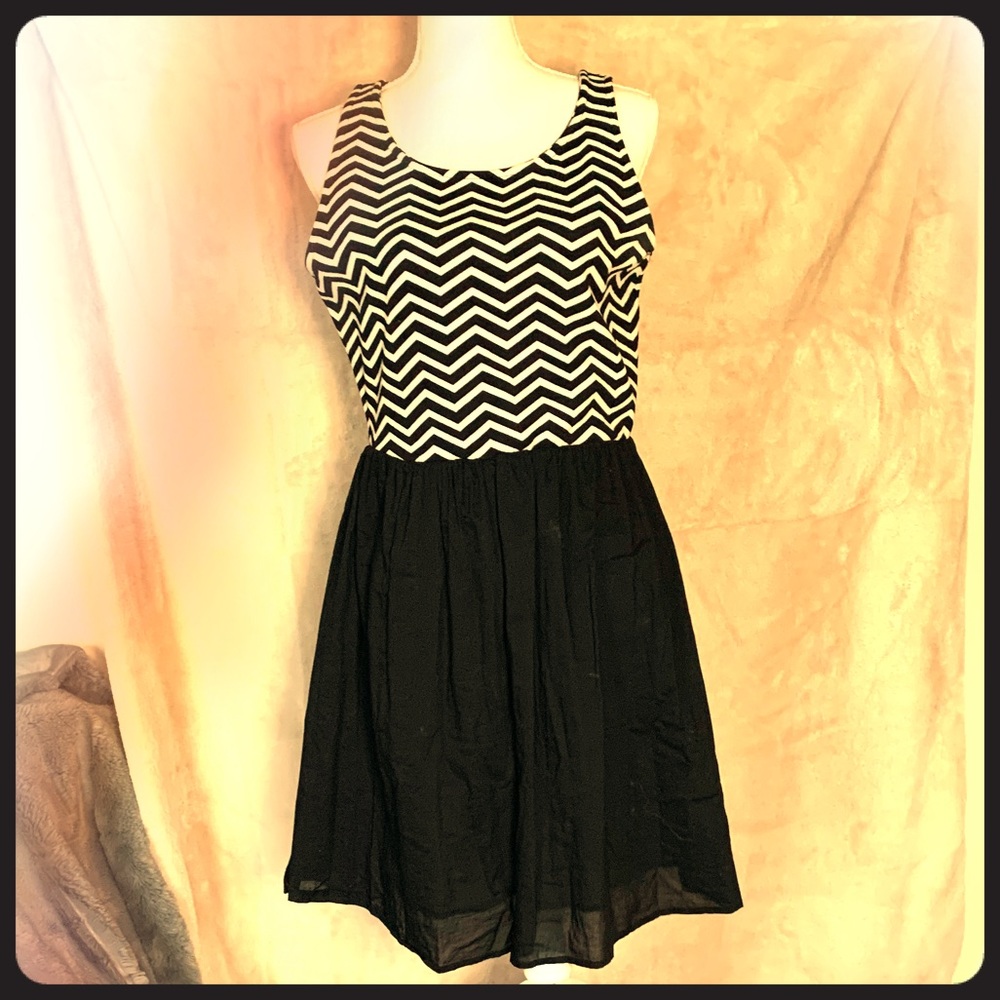 Sleeveless chevron casual dress